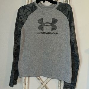 EUC Under Armour long sleeved t shirt youth XL